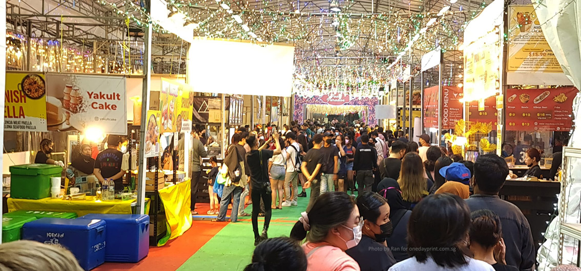 Img - Ramadan Bazaar at Geylang Serai, Photo by Ran for onedayprint.com.sg