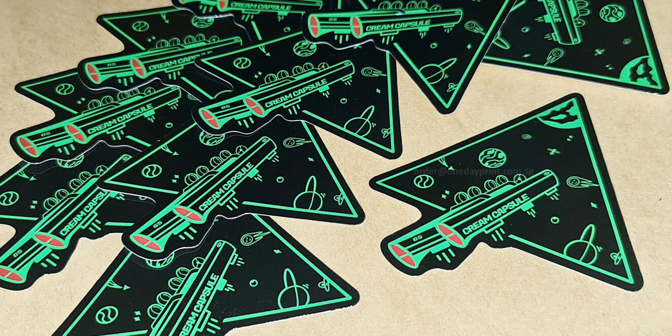 Triangle Shape Stickers, Holographic PVC Sticker Material, Cream Capsule, Die-cut